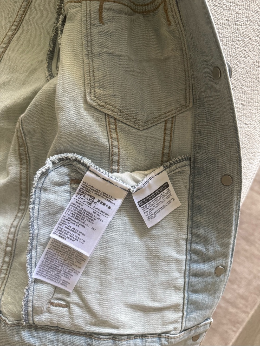 Levi's Light Wash Blue Denim Jean Jacket - Picture 3 of 4